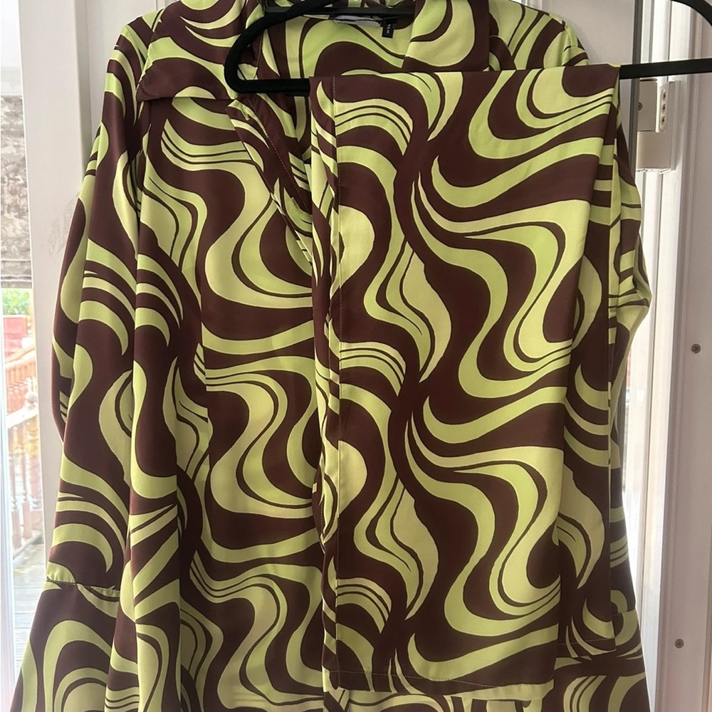 Retro Swirl Pattern Blouse and Skirt Set